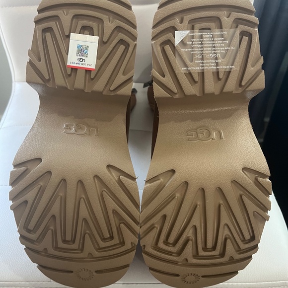 UGG Women’s Classic Twin Seam New Heights Boot - Picture 8 of 12